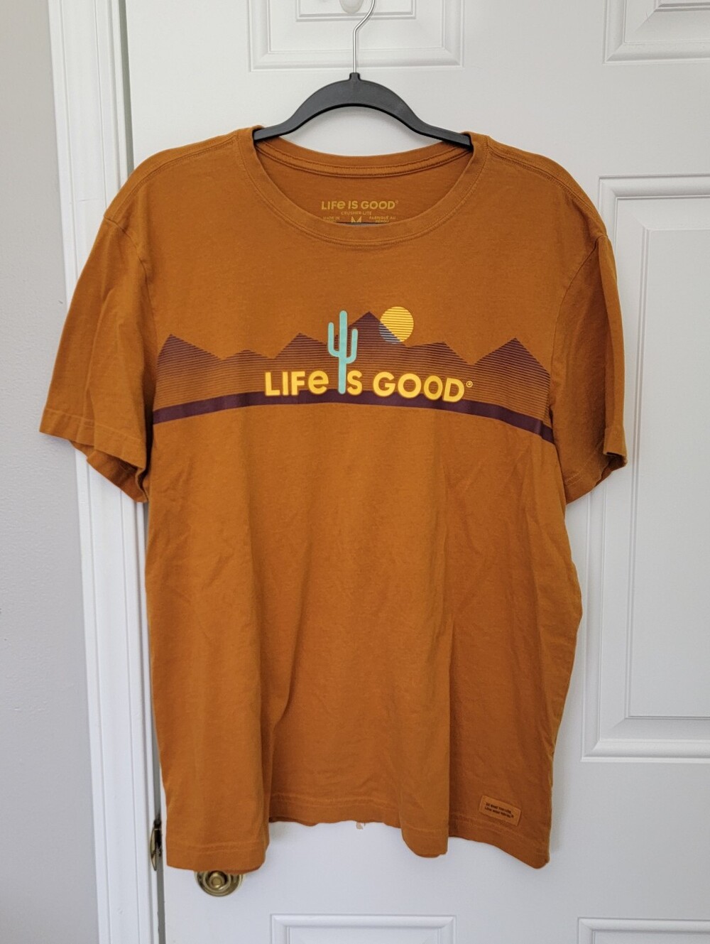 Life is Good Crusher-Lite Men's M Brown Desert Graphic Print Cotton T-Shirt